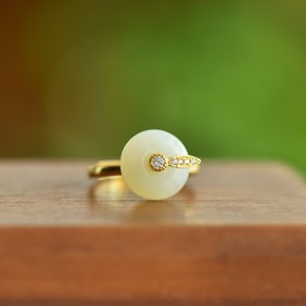 An Exquisite Sterling Silver Inlaid White Jade Ring