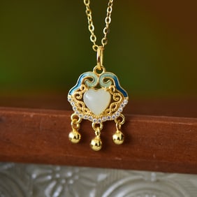 An Exquisite Sterling Silver Inlaid White Jade Necklace
