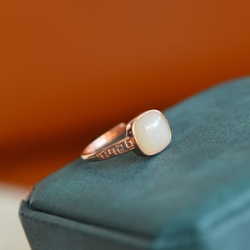 An Exquisite Sterling Silver Inlaid White Jade Ring