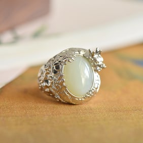An Exquisite Sterling Silver Inlaid White Jade Ring