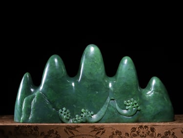 A Exquisite Jade Mountain Shape Pen Holder Ornament