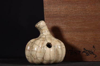 A Rare Ge Kiln Cream Glaze Garlic Head Water Dropper