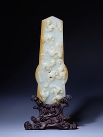 A Exquisite Hetian Jade Carved Dragon Pattern Jade Guai Ornament