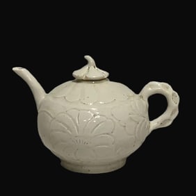 Song Dynasty Ding Kiln Incised Vase