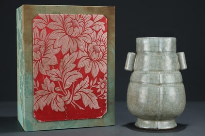 A Rare Guan yao Double-Ears Vase