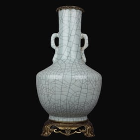 A Rare Ge Kiln Crackle Glaze Copper-Edged Double-Eared Vase
