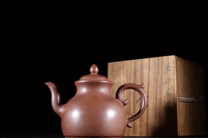 An Exquisite Purple sand holding a teapot