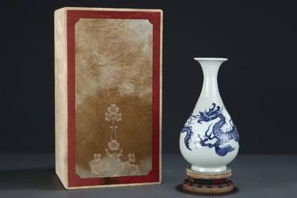 A Rare Blue and White Dragon Pattern Vase