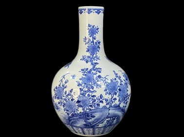 A Rare Blue and White Flower and Bird Pattern Vase