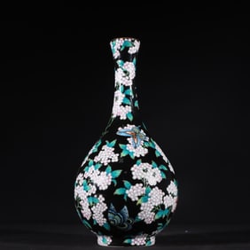 A Rare Enamel Black Ground Flower Pattern Vase