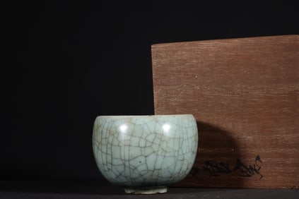 A Rare Guan Kiln Powder Blue Glaze Bowl-style Cup Washer