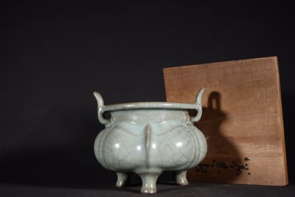 A Rare Guan Kiln Celadon Double-Ear Tripod Furnace