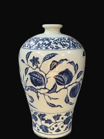 A Rare Blue and White Pomegranate Pattern Vase