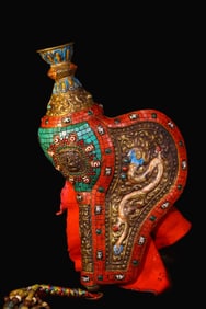 A Rare Conch Inlaid Dzi Bead Gemstone Dharma Conch