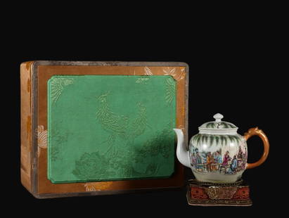 A Rare Famille-Rose Figures Pattern Bottle: A Rare Famille-Rose Figures Pattern Bottle ,Qing Dynasty, China,Qianlong Six-character Mark,Size:4.7inx6.3in &#31881;&#24425;&#20154;&#29289;&#32441;&#22774;,&#20013;&#22269;&#28165;&#20195;,&#20094;&