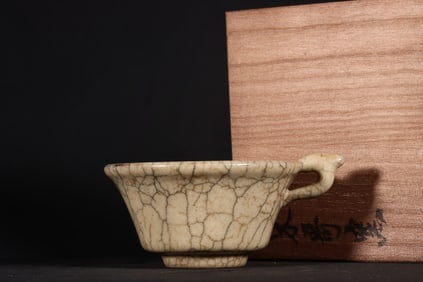 A Rare Ge Kiln Cream Glaze Cup Washer