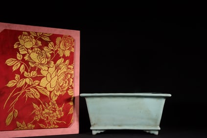 A Rare Guan Kiln Powder Blue Glaze Rectangular Narcissus Basin