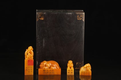 A Set of Huangtian Jade Auspicious Beast Seal