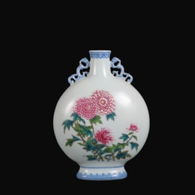 A Rare Enameled Chrysanthemum Pattern Vase