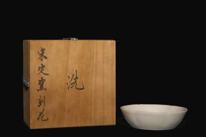 A Rare Ding yao Incised Flower-shaped Rim Dish