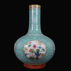 A Rare Famille-Rose Green-Ground Gilt Flower Pattern Vase