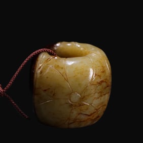 A Rare Hetian Jade Flower Pattern Ring