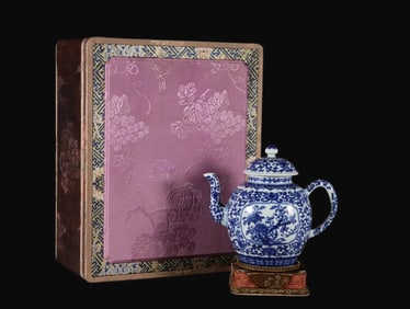 A Rare Blue and White Flower Pattern Ewer