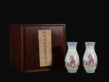 A pair of Exquisite Enamel Figures Pattern Vase