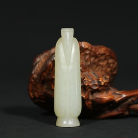 An Exquisite White Jade Figure Pendant