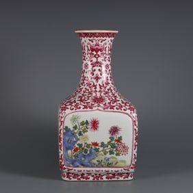 An Exquisite Famille-Rose Ruby Red-Glazed Lotus Pattern Flower Pattern Vase