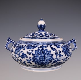 An Exquisite Blue and White Lotus Pattern Dragon Pattern Double-Ears Censer