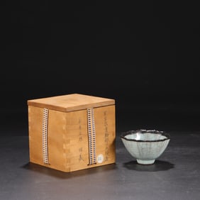 An Exquisite Guan yao Celadon Glazed Cup