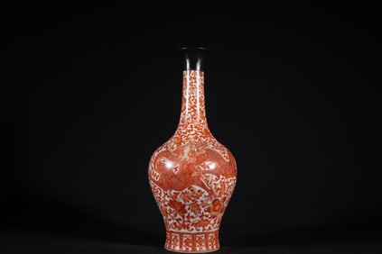 An Exquisite Iron-Red Lotus Pattern Dragon Pattern Vase