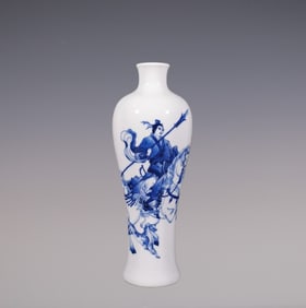 An Exquisite Blue and White Character and Story Pattern Vase
