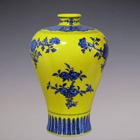 An Exquisite Blue and White Yellow Glazed Flower and Fruit Pattern Vase