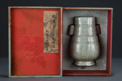 An Exquisite Guan yao Double-Ears Vase