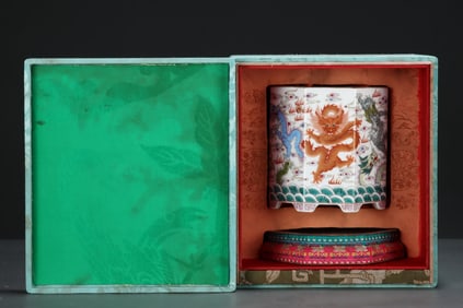 An Exquisite Famille-Rose Painted Gold Dragon Pattern Seawater Pattern Brush Pot