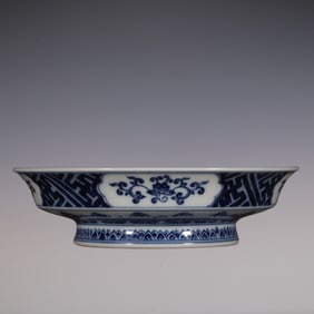 An Exquisite Blue and White Lotus Pattern Plate