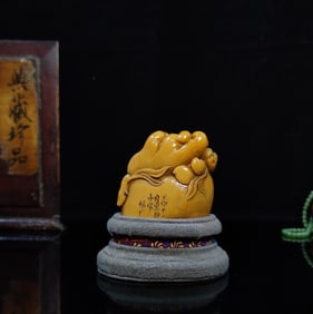An Exquisite Shoushan Stone Flower and Fruit Pattern Seal Ornament