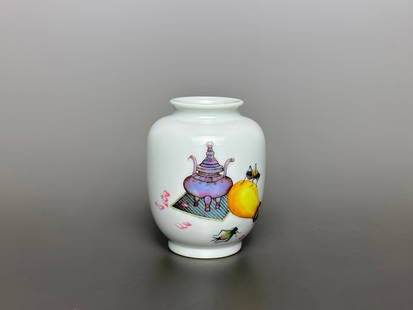 A Pair of Exquisite Enamel Insect Pattern with poem Vase: A Pair of Exquisite Enamel Insect Pattern with poem Vase Qing Dynasty, China Yongzheng Six-character Mark Size:3.1inx2.5in&#29648;&#29701;&#24425;&#21338;&#21476;&#34763;&#34752;&#25552;&#31034;&#2356