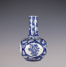 An Exquisite Blue and White Flower Pattern Vase