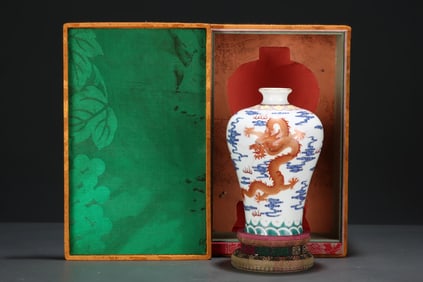 An Exquisite Famille-Rose Blue and White Painted Gold Auspicious Cloud Pattern Dragon and Phoenix