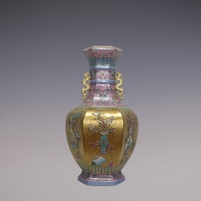 An Exquisite Enamel Lotus Pattern Flower Pattern Double-Ears Vase