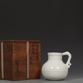 An Exquisite Sweet white glaze Ewer