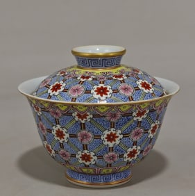 An Exquisite Famille-Rose Flower Pattern Bowl