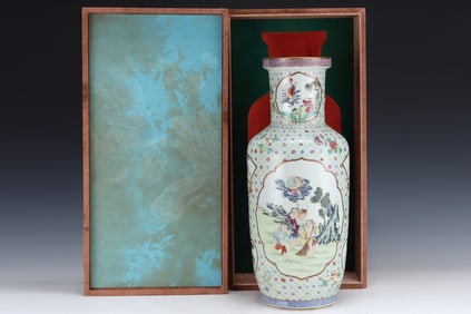 An Exquisite Famille-Rose Character and Story Pattern Flower Pattern Vase