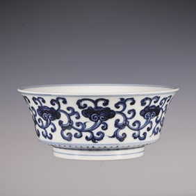 An Exquisite Blue and White Dragon Pattern Lotus Pattern Bowl