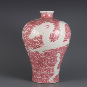 An Exquisite Ruby Red-Glazed Dragon Pattern Seawater Pattern Vase