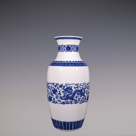 An Exquisite Blue and White Lotus Pattern Dragon Pattern Vase