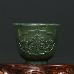 An Exquisite Jasper Flower Pattern Cup
